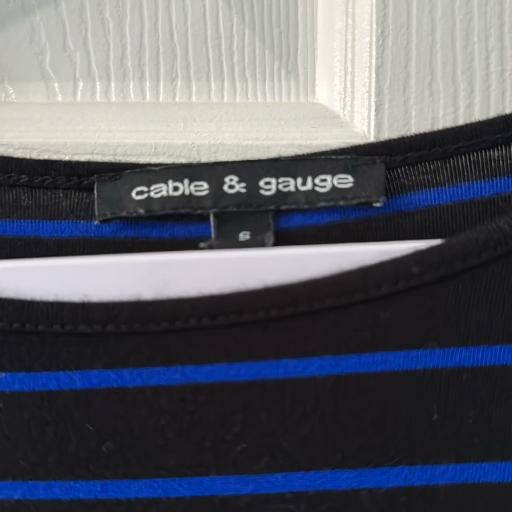 Cable & Gauge 3/4 sleeve flowy t-shirt w/ ballet neck. Sz S black & blue stripes - Picture 3 of 7